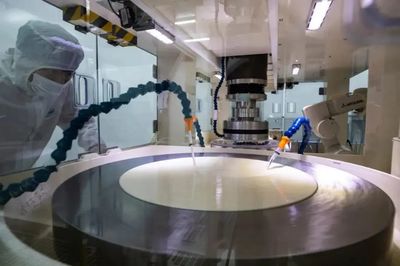 自主創(chuàng)新引領(lǐng)突破，湖北鼎龍控股成功挺進(jìn)國(guó)內(nèi)主流晶圓廠供應(yīng)鏈